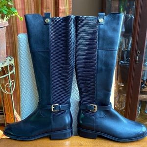 Beautiful cole haan black leather bootsSize 6B. True to size